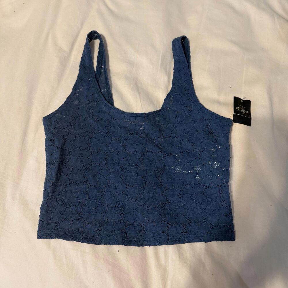 Hollister top